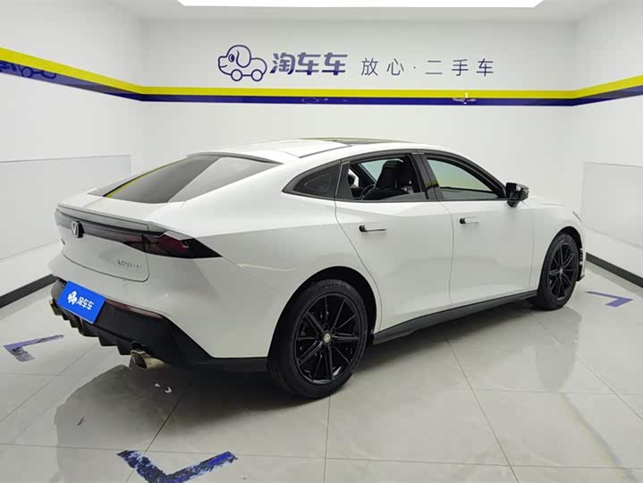 Changan UNI-V 2022 1.5 T Premium — фото 3