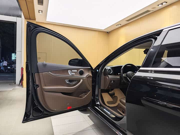 Mercedes-Benz E-Class 2021 E 300 L — фото 8