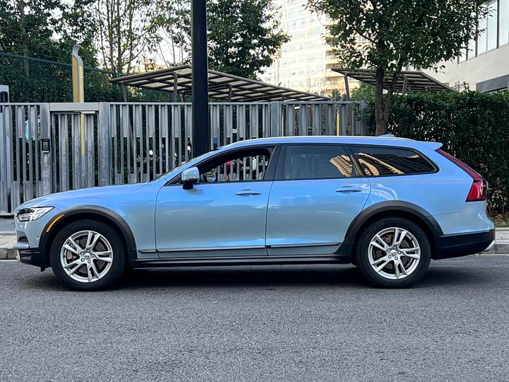 Volvo V90 2017 Cross Country T 5 AWD — фото 8