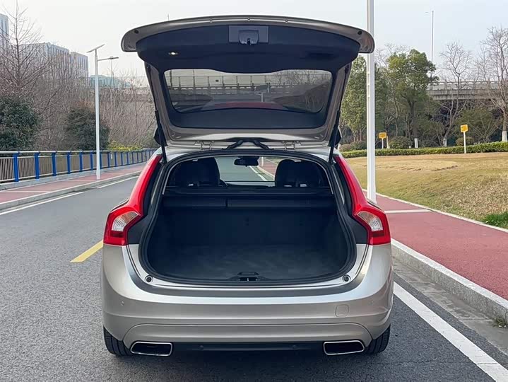 Volvo V60 2015 T 5 — фото 19