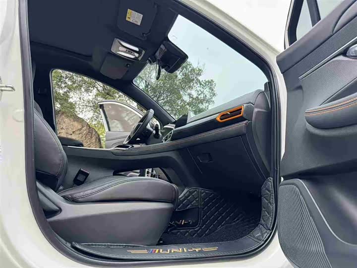 Changan UNI-T 2022 1.5 T Premium — фото 8
