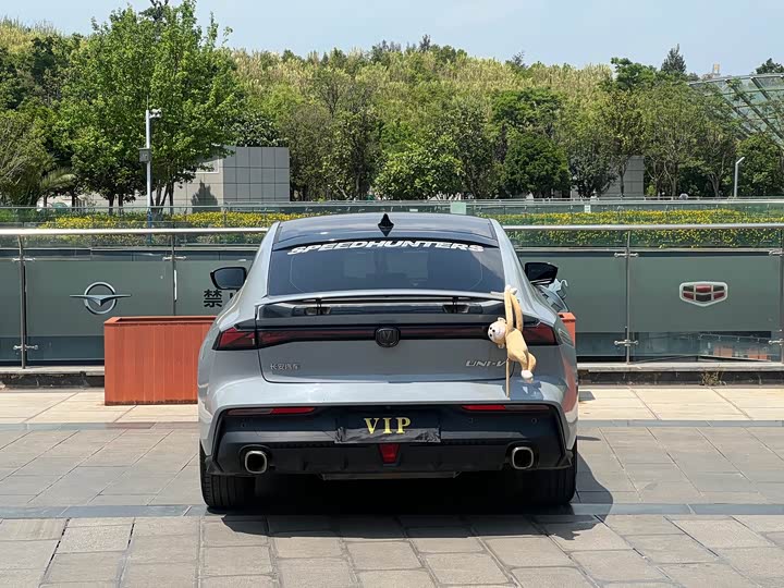 Changan UNI-V 2022 1.5 T Premium — фото 15