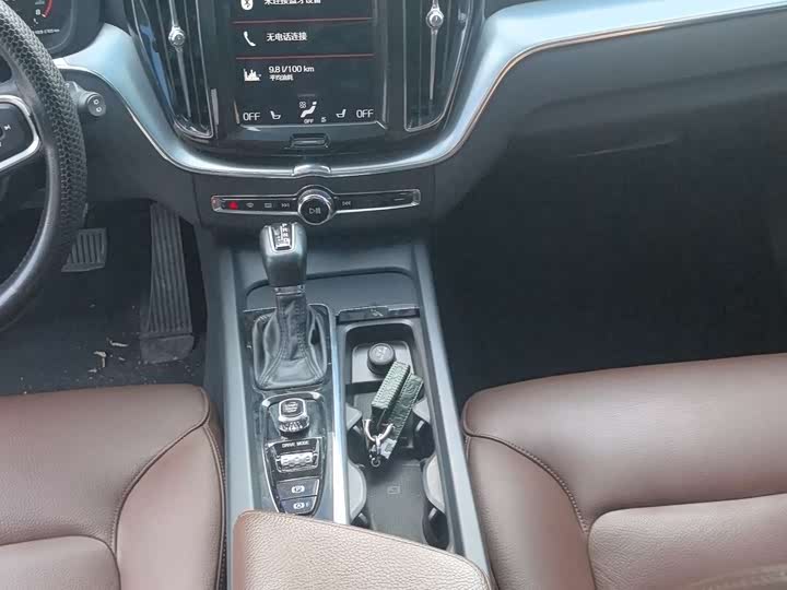 Volvo XC60 2018 T 5 4 WD — фото 12
