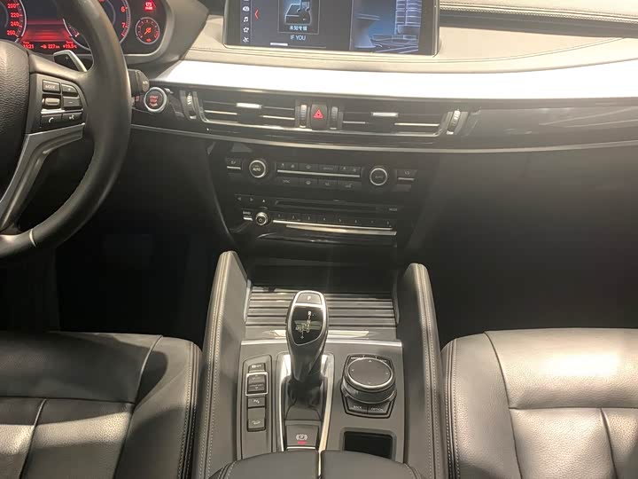 BMW X6 2018 x Drive 35i Leading — фото 11