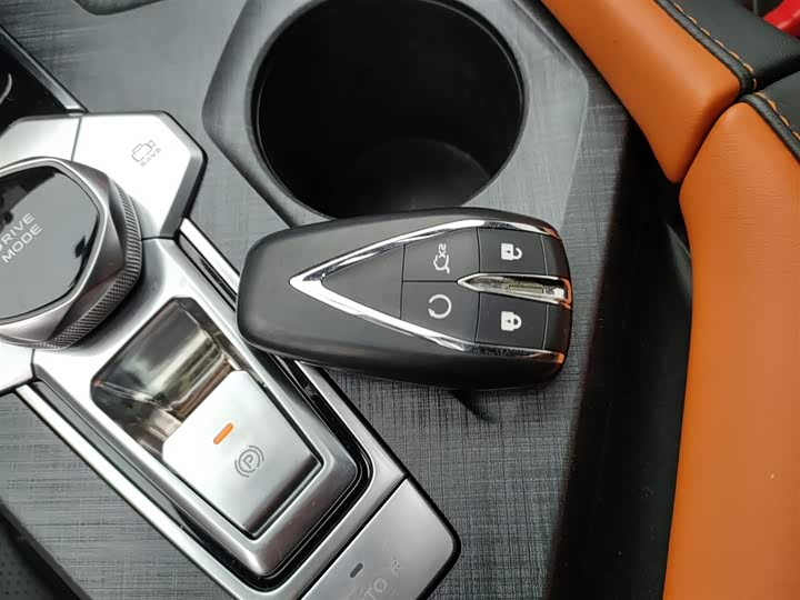Changan UNI-V 2022 1.5 T Premium — фото 11