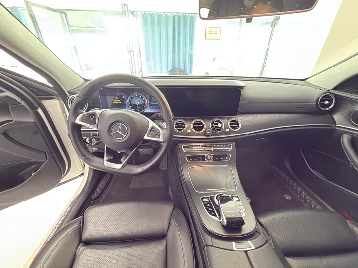 Mercedes-Benz E-Class 2018 E 200 L Sport — фото 6