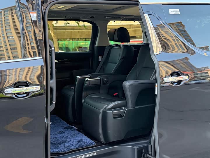 Toyota Vellfire — фото 10