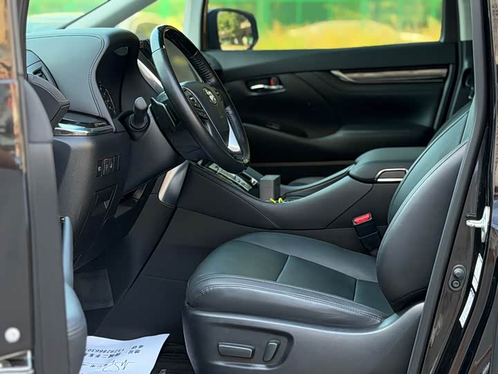 Toyota Vellfire — фото 6