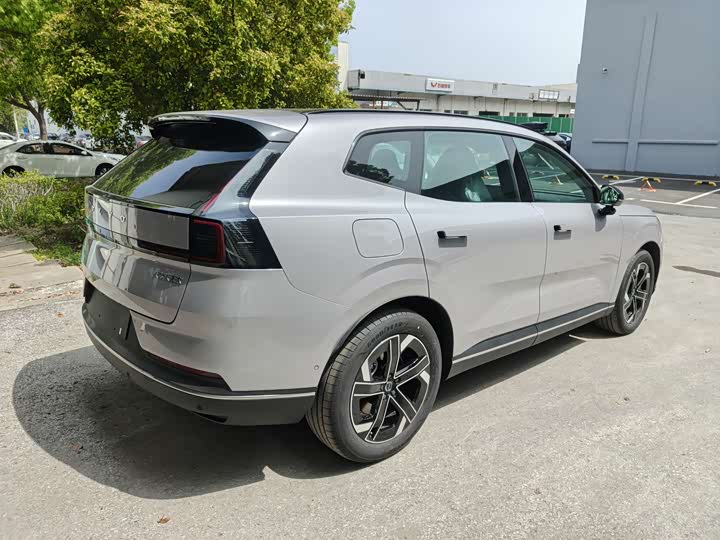 Volvo XC70 Hybrid 2026 4 WD Core — фото 6