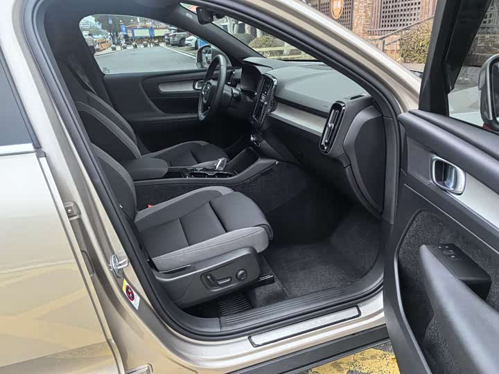 Volvo XC40 2024 B 3 — фото 13