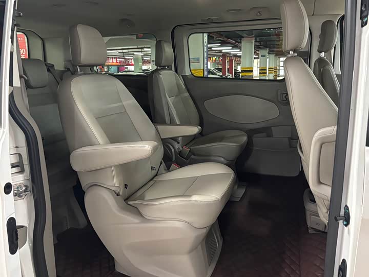 Ford Tourneo — фото 9
