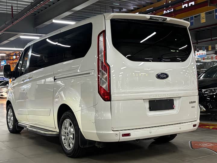 Ford Tourneo — фото 10