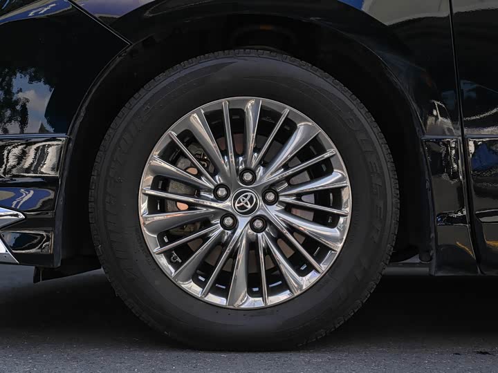 Toyota Alphard — фото 16