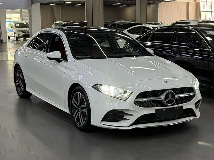 Mercedes-Benz A-Class 2019 A 180 L — фото 3