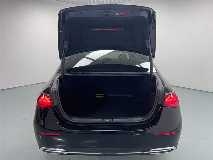 Mercedes-Benz E-Class 2024 E 300 L Luxury — фото 8