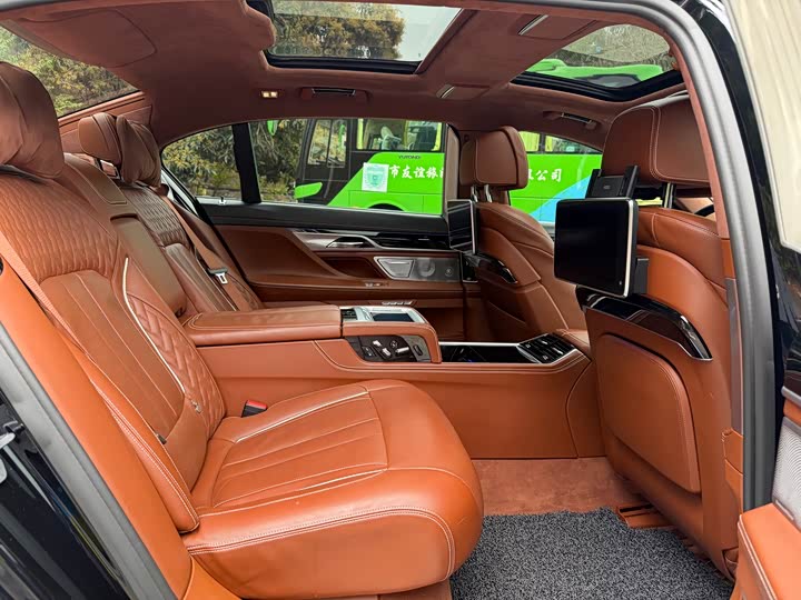 BMW 7-Series 2018 740 Li x Drive M — фото 16
