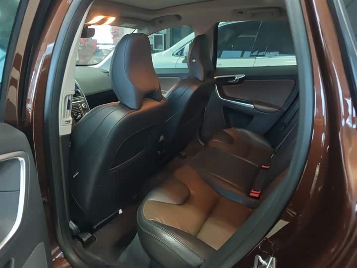 Volvo XC60 2015 T 5 AWD — фото 12