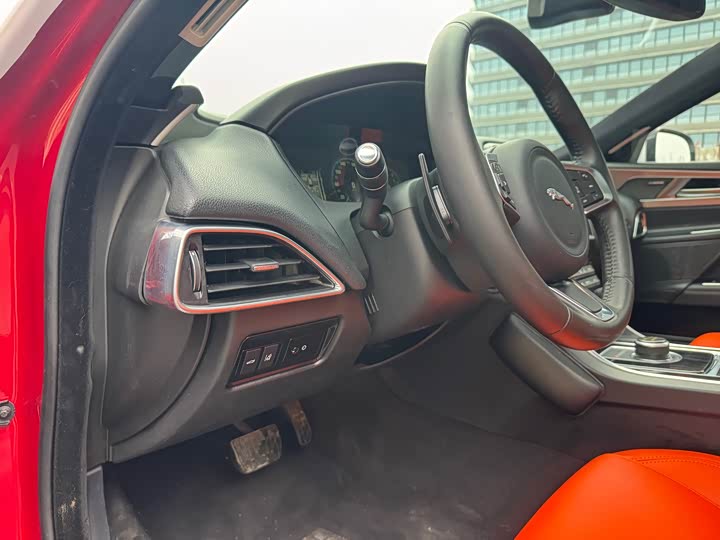 Jaguar XEL 2018 2.0 T 200 PS — фото 15