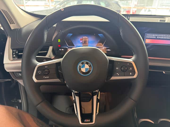 BMW iX1 eDrive25L M спортпакет — фото 11
