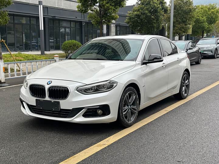 BMW 1-Series 2018 118i Sport — фото 1