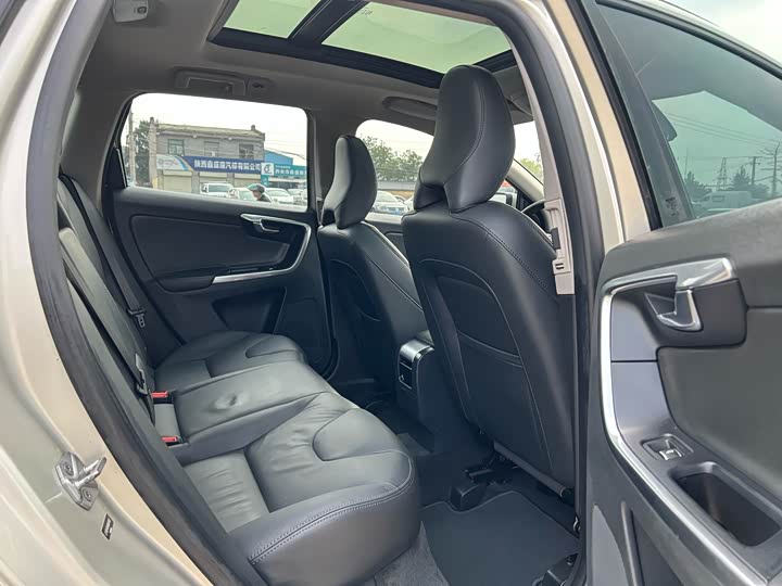 Volvo XC60 2017 T 5 AWD — фото 8