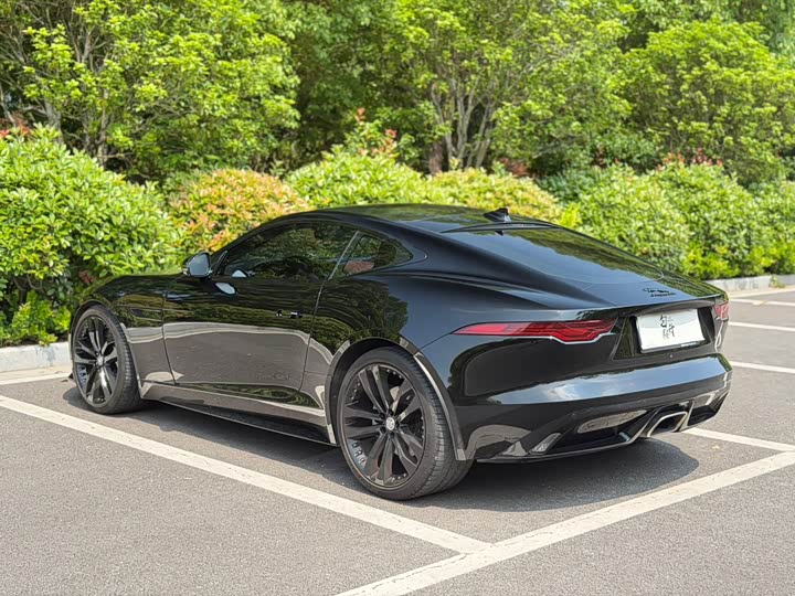 Jaguar F-TYPE 2022 P 300 R-DYNAMIC BLACK — фото 9