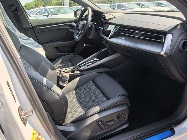 Audi A3 2025 Sportback 35 TFSI — фото 16