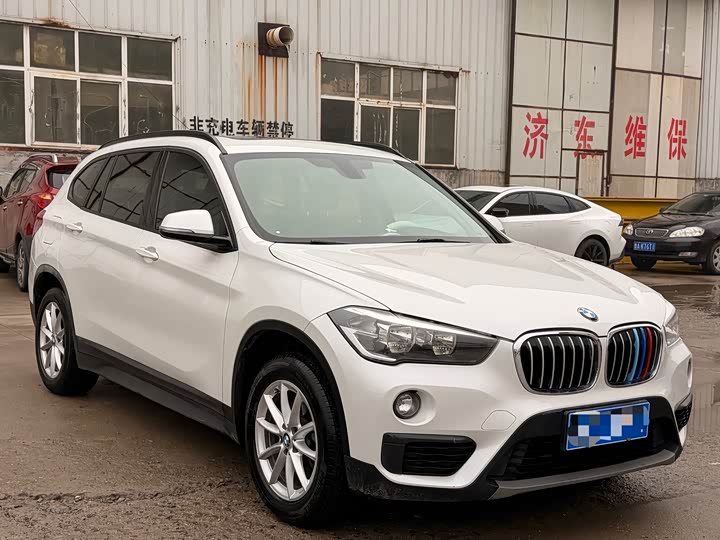BMW X1 2018 s Drive 18 Li — фото 3