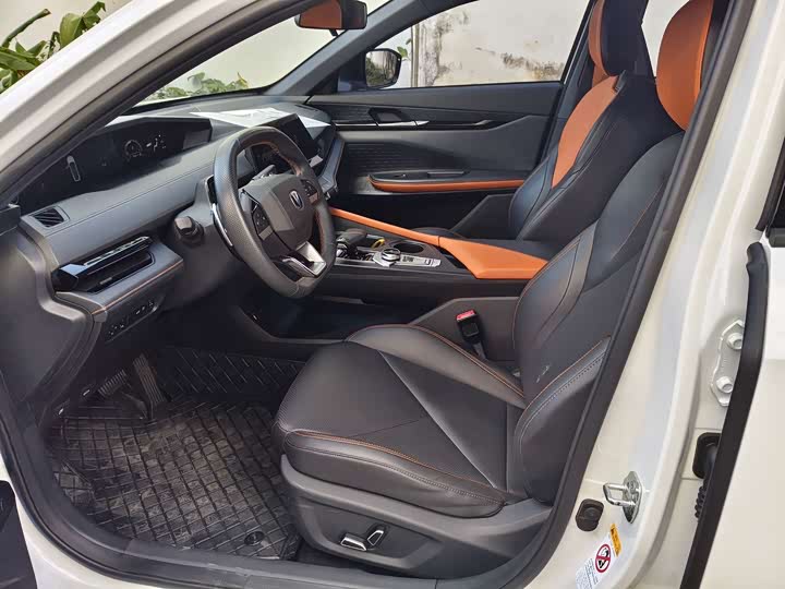 Changan UNI-V 2022 1.5 T Premium — фото 5