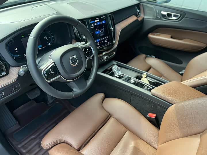 Volvo XC60 2022 B 5 4 WD — фото 7