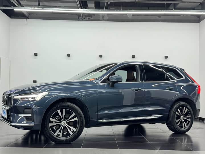 Volvo XC60 2023 B 5 4 WD — фото 1
