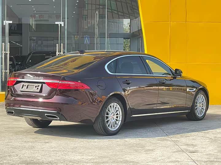 Jaguar XFL 2017 XFL 2.0 T 200 PS — фото 8