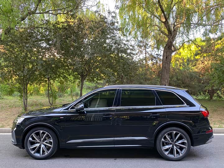 Audi Q7 2023 55 TFSI quattro S line Sport — фото 3