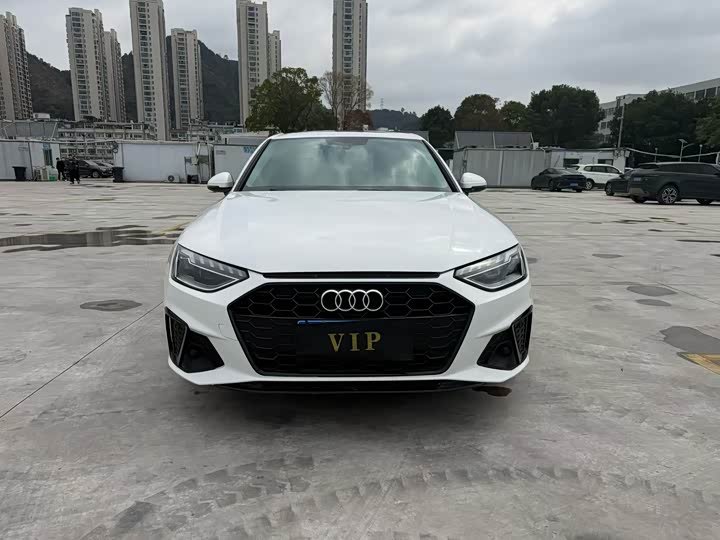 Audi A4L 40 TFSI люкс-динамик — фото 2