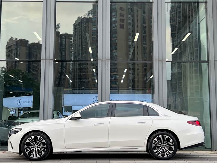 Mercedes-Benz E-Class 2025 E 300 L Luxury — фото 3