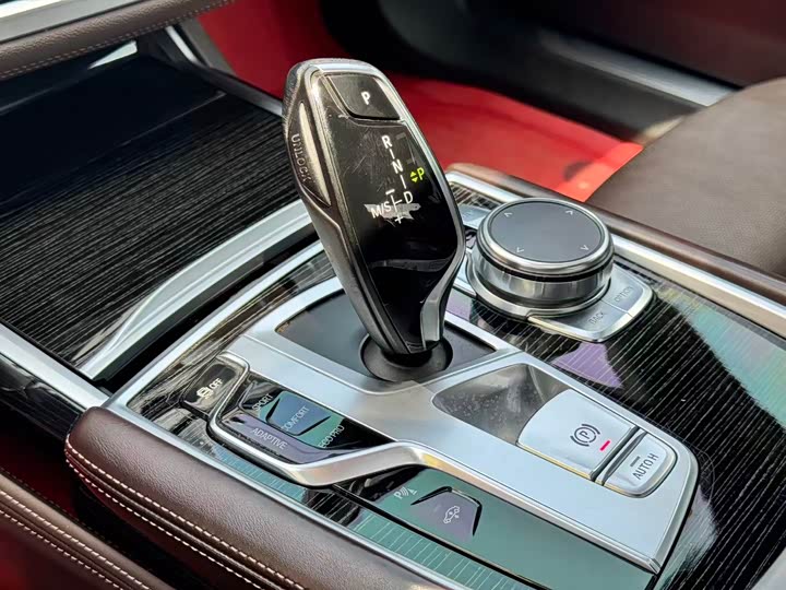 BMW 7 Series — фото 15