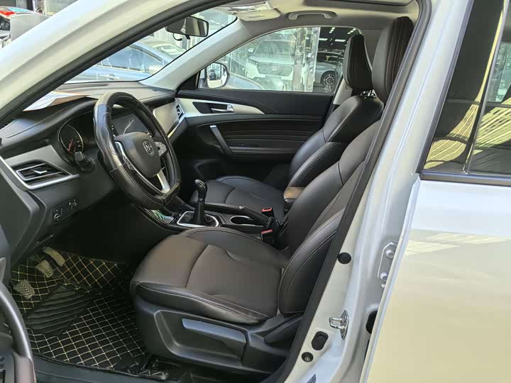 Changan CS35 PLUS 2019 1.6 L MT — фото 7