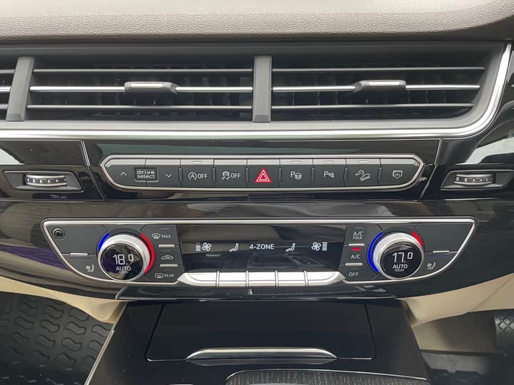 Audi Q7 2019 45 TFSI Comfort — фото 11