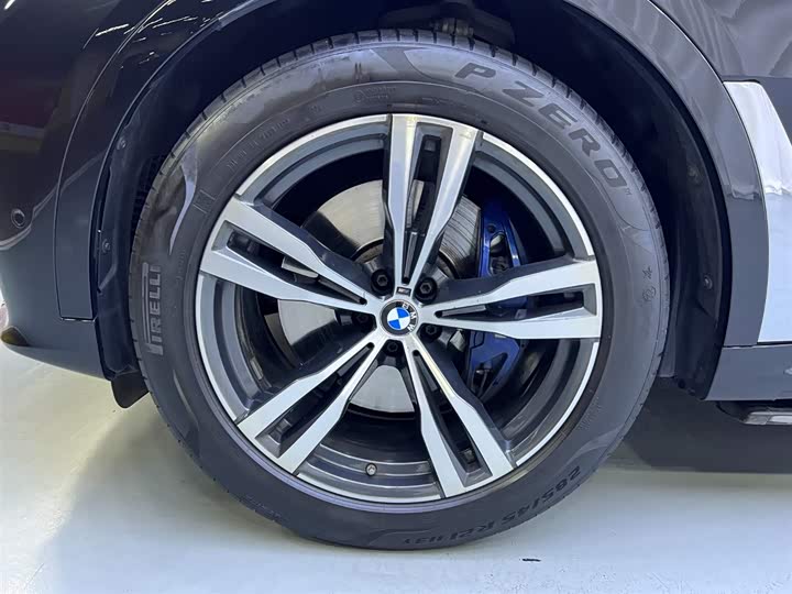 BMW X7 2022 x Drive 40i M — фото 27