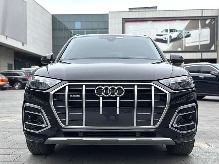 Audi Q5L 40 TFSI люкс-динамик — фото 2