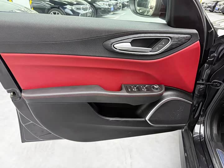 Alfa Romeo Giulia 2020 2.0 T 280 HP — фото 6