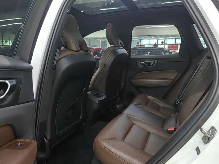 Volvo XC60 2021 T 5 4 WD — фото 10