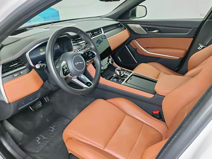 Jaguar XFL 2024 2.0 T P 300 4 WD — фото 8