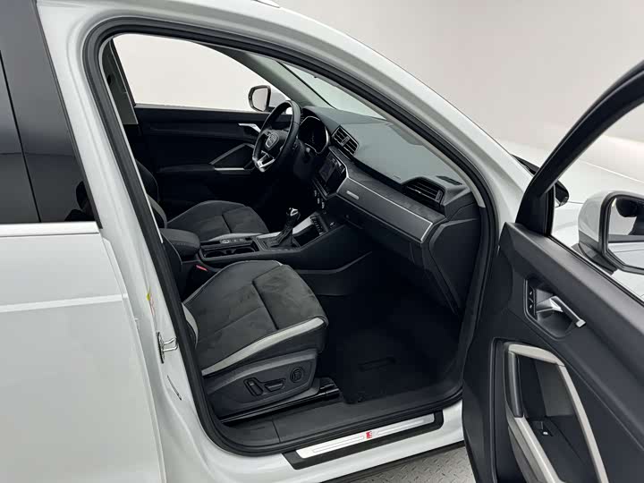 Audi Q3 2023 35 TFSI (1.4 T) — фото 7