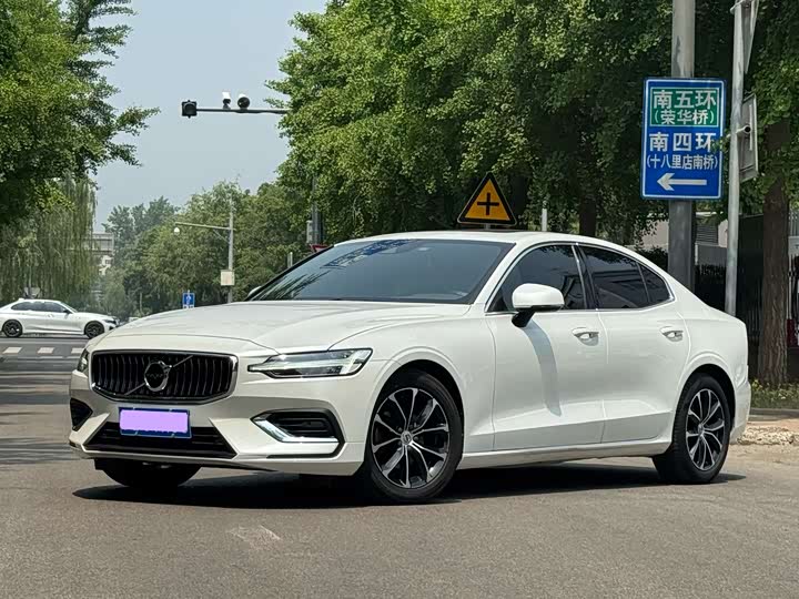 Volvo S60 2020 T 4 — фото 1