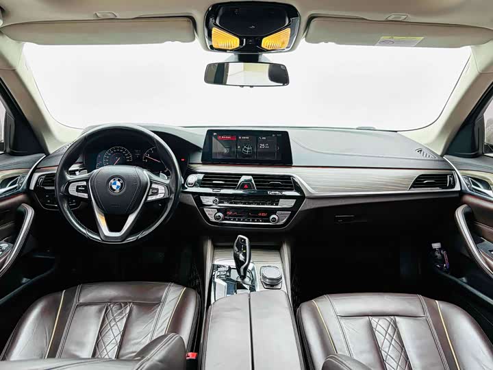 BMW 5-Series 2018 530 Li — фото 13