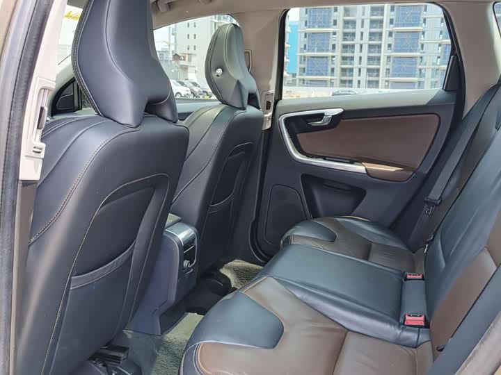 Volvo XC60 2015 T 5 AWD — фото 10