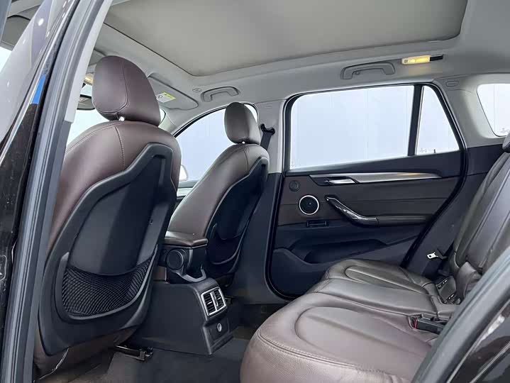 BMW X1 2016 s Drive 18 Li — фото 8
