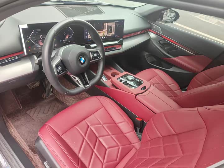 BMW 5-Series 2024 530 Li Leading M — фото 4