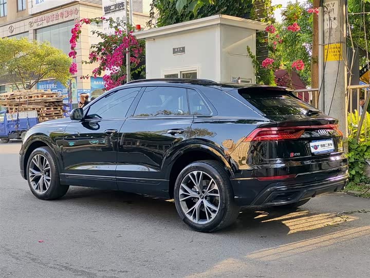 Audi Q8 2022 55 TFSI — фото 4